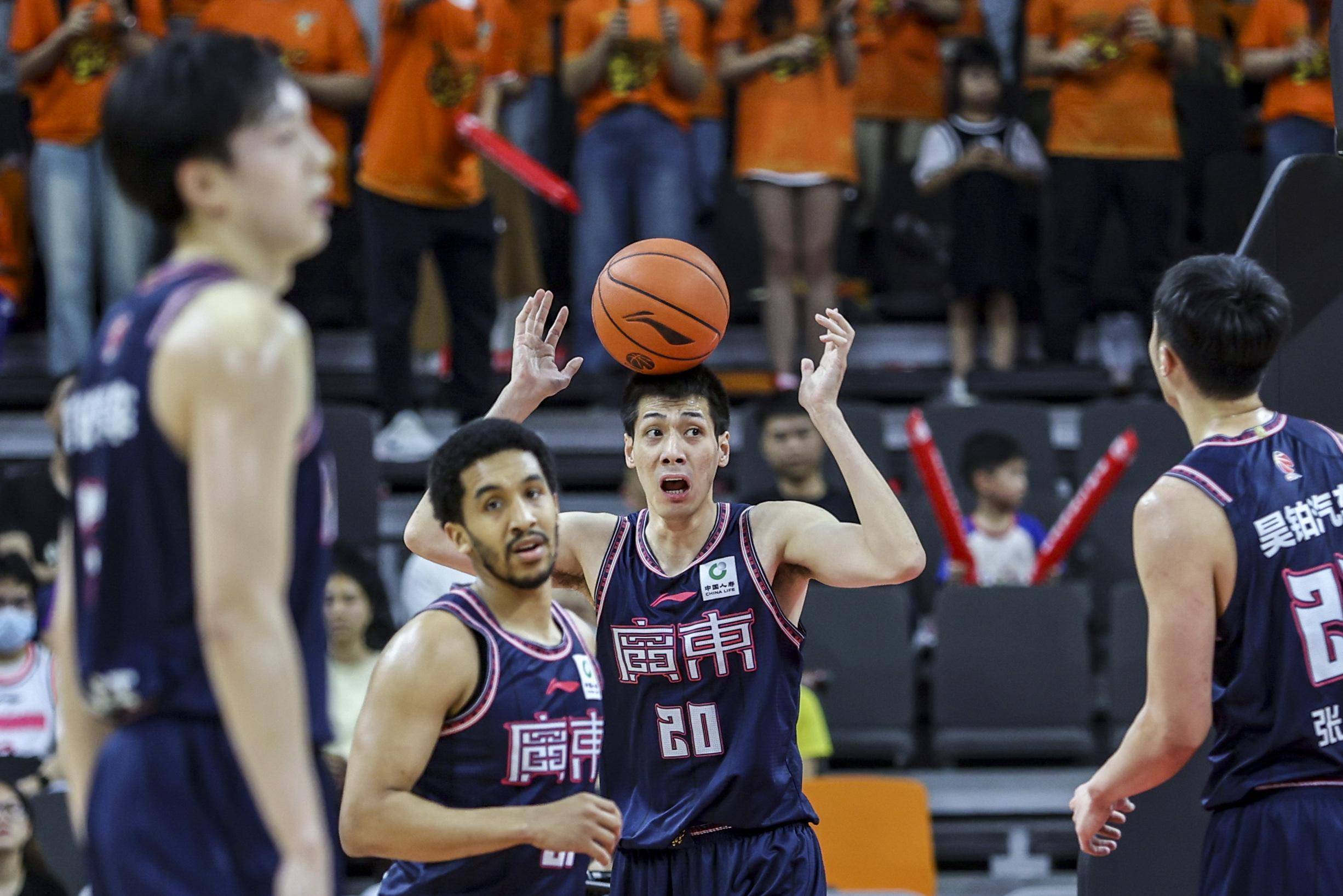 官方游戏-广厦男篮发布备战花絮，今晚内部沟通，欧篮联任务艰巨，阵容厚度经受考验(20252026广厦男篮名单)